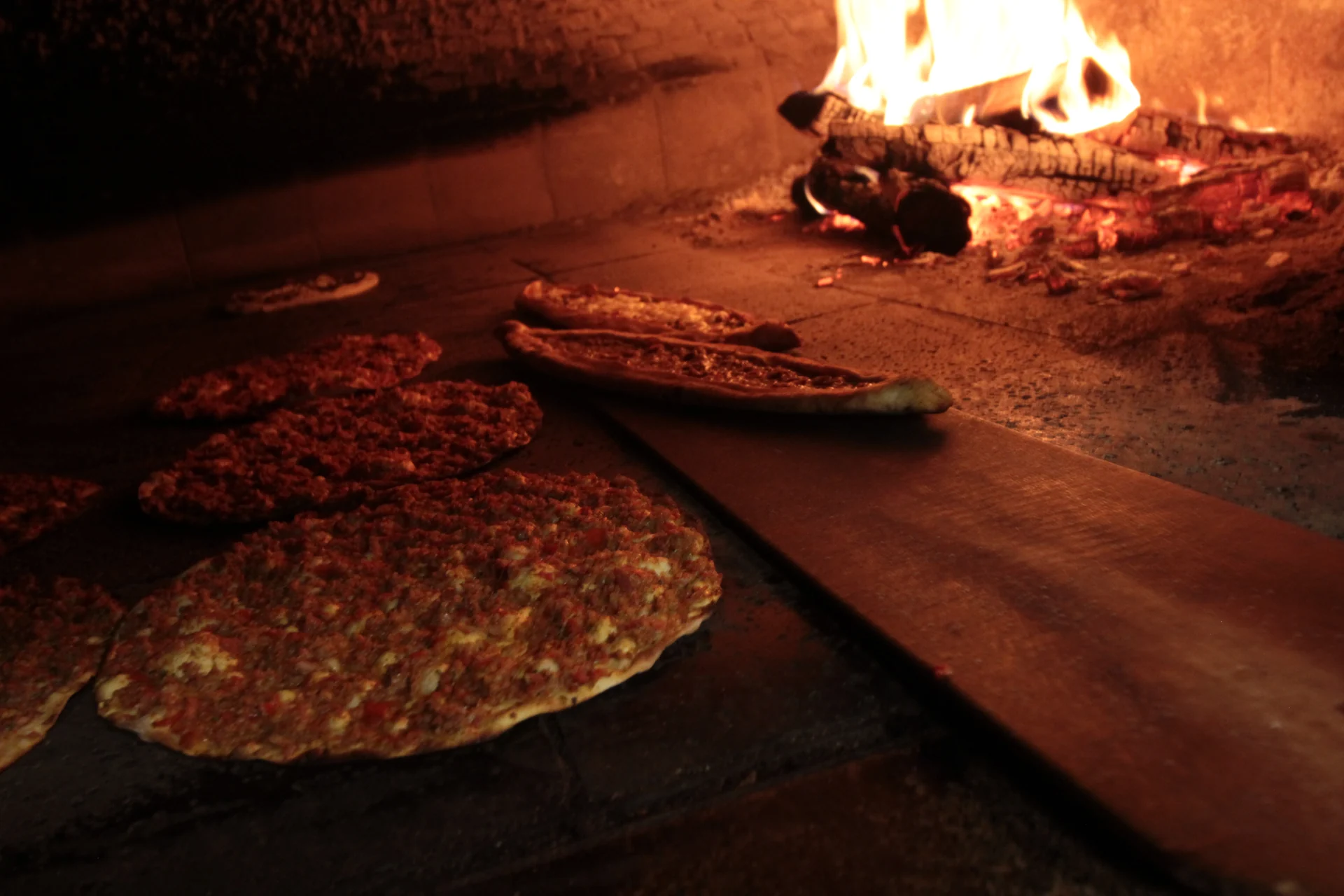 Ege Restaurant meşe odunlu taş fırın, pide ve lahmacun
